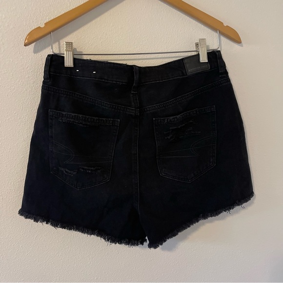 American Eagle Outfitters Cross Front Mom Short Black Denim Distress NWT 2021-8 - Picture 2 of 11
